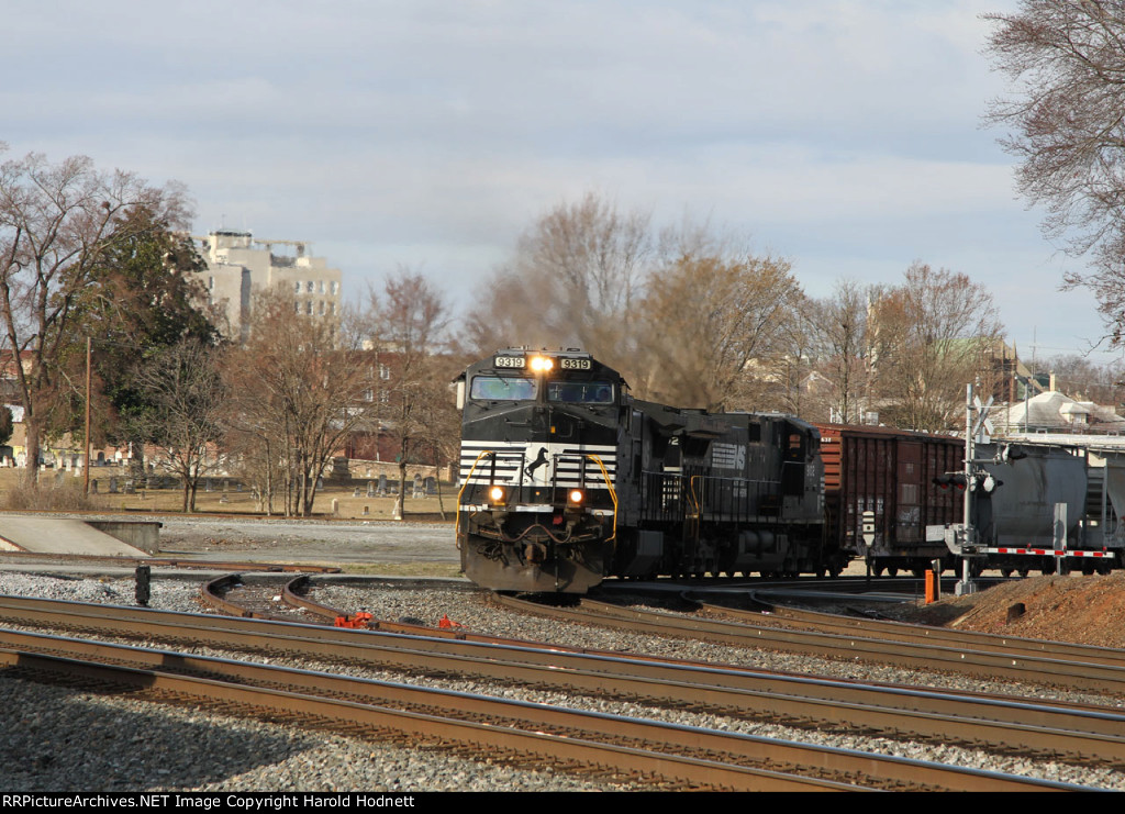 NS 9319 leads train 134 off the "S" line